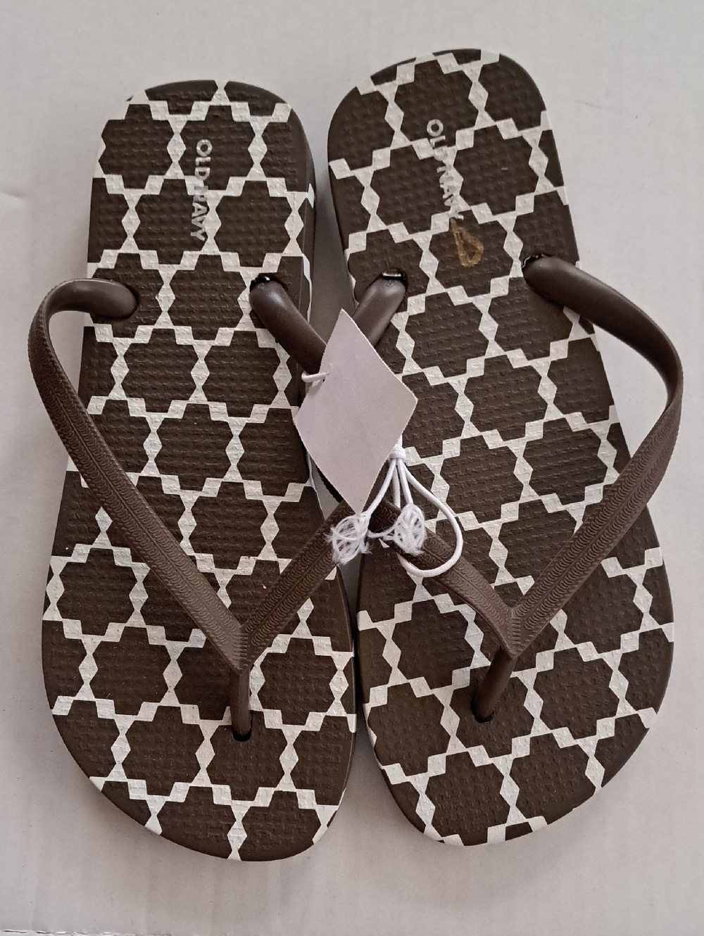 Old Navy Brown and White Patterned Flip Flop Sandals